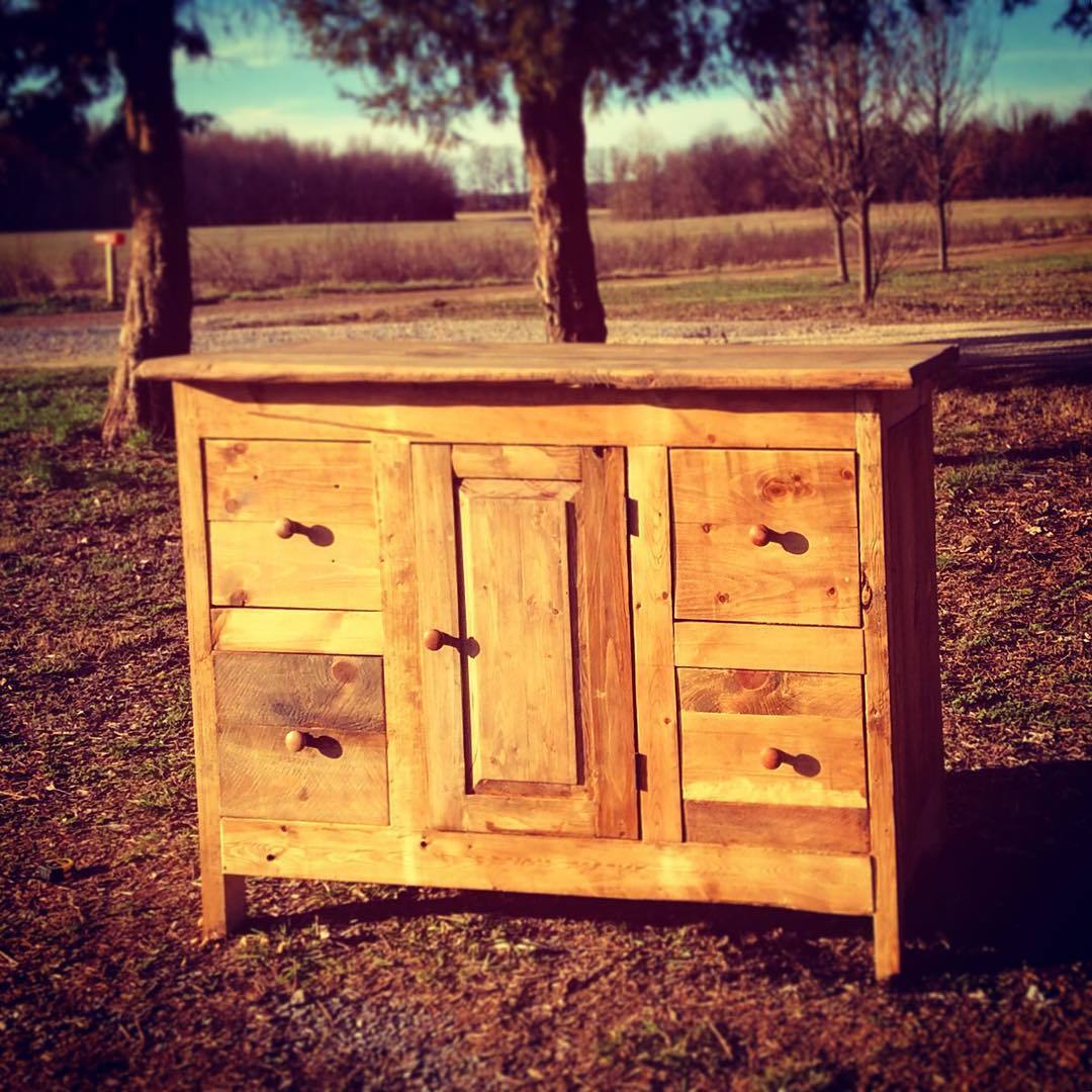 Rustic Vanity And Mirror Ana White   Rustic Vanity 